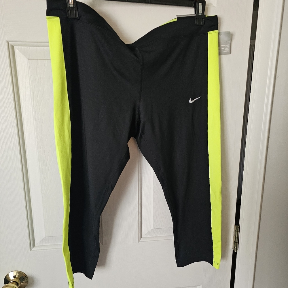 Nike Crop Legging PLUS